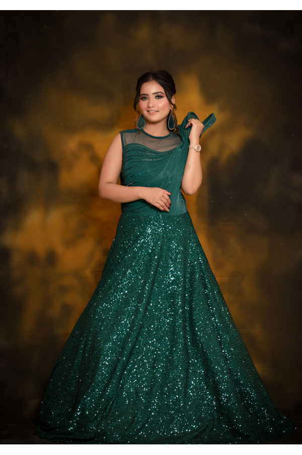 Many Ladies Evening Gown Long Dresses On Hanger In The Dress Rent Shop For  The Wedding Day Or Photo Session. Dresses Rental Concept. Selective Focus.  Ball Gown Rental Concept Stock Photo, Picture